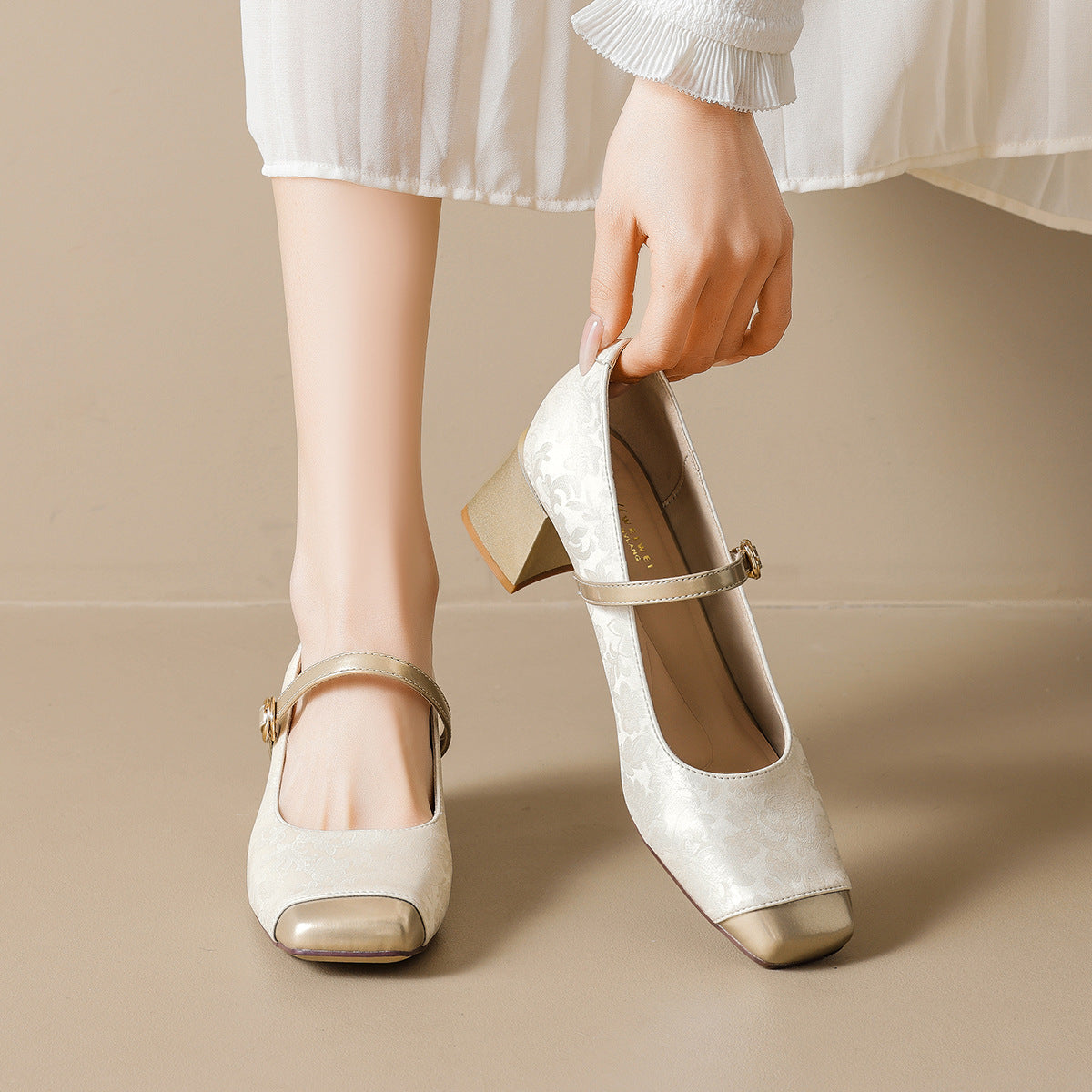 Damen elegante Ballerinas mit schickem Riemen und moderner Quersehne EB