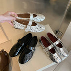 Damen Ballerinas mit floralen Lochmuster und verstellbarem Riemen EB