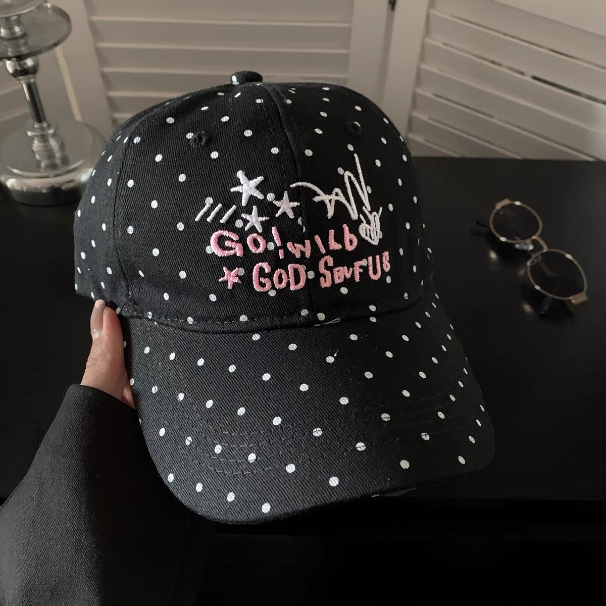 Gepunktete Cap