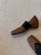 Damen Ballerina mit modernem Schnitt und elastischem Riemendesign EB