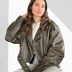 Damen Kunstleder Bikerjacke mit weitem Schnitt und umfangreichen Details EB