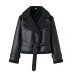 Damen Kunstlederjacke mit flauschigem Kragen und tailliertem Schnitt EB