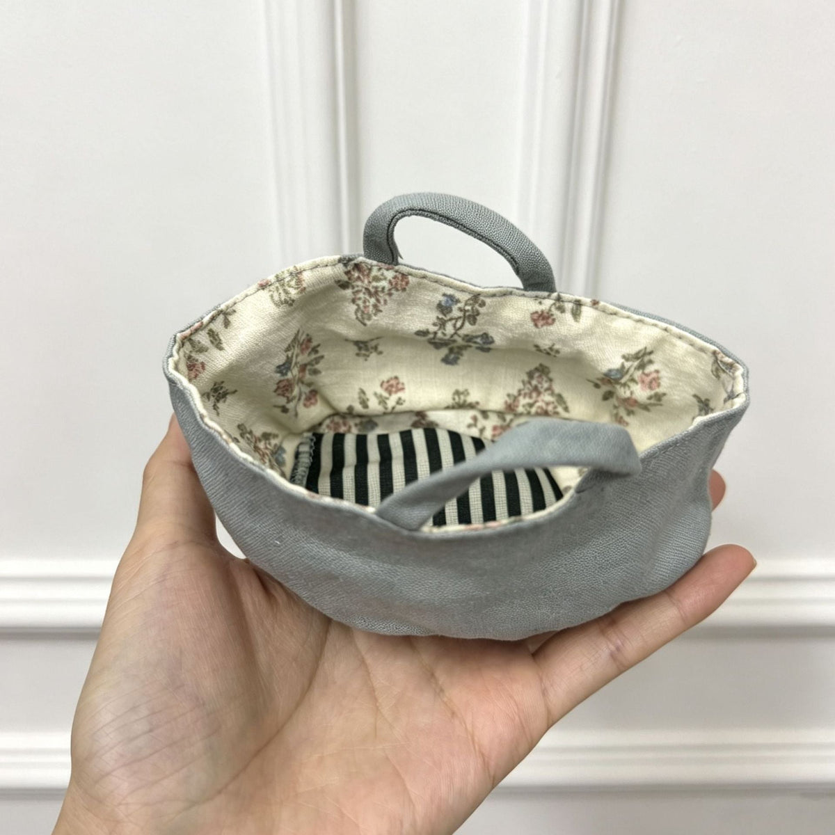 Wendbarer Baumwoll-Bucket-Hat mit Blumenfutter