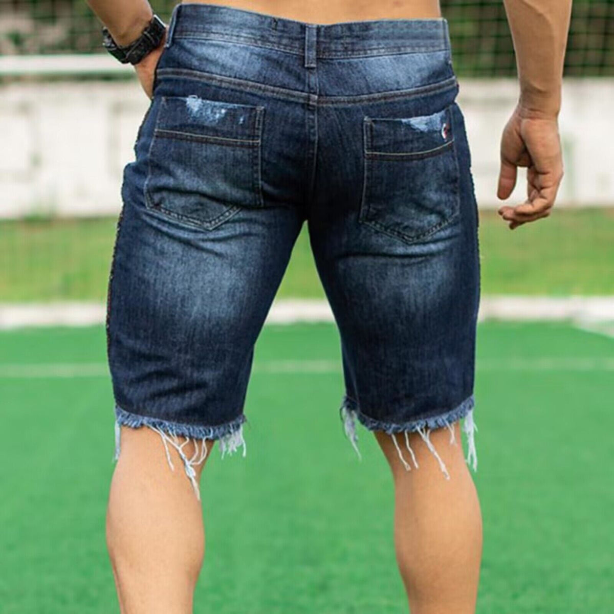 Herren Jeans-Shorts im trendigen Destroyed-Look mit fransigem Saum EB