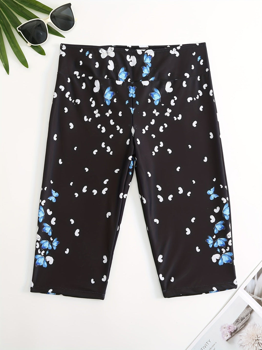 Sportliche Damen-Badeshorts mit Blumenmuster