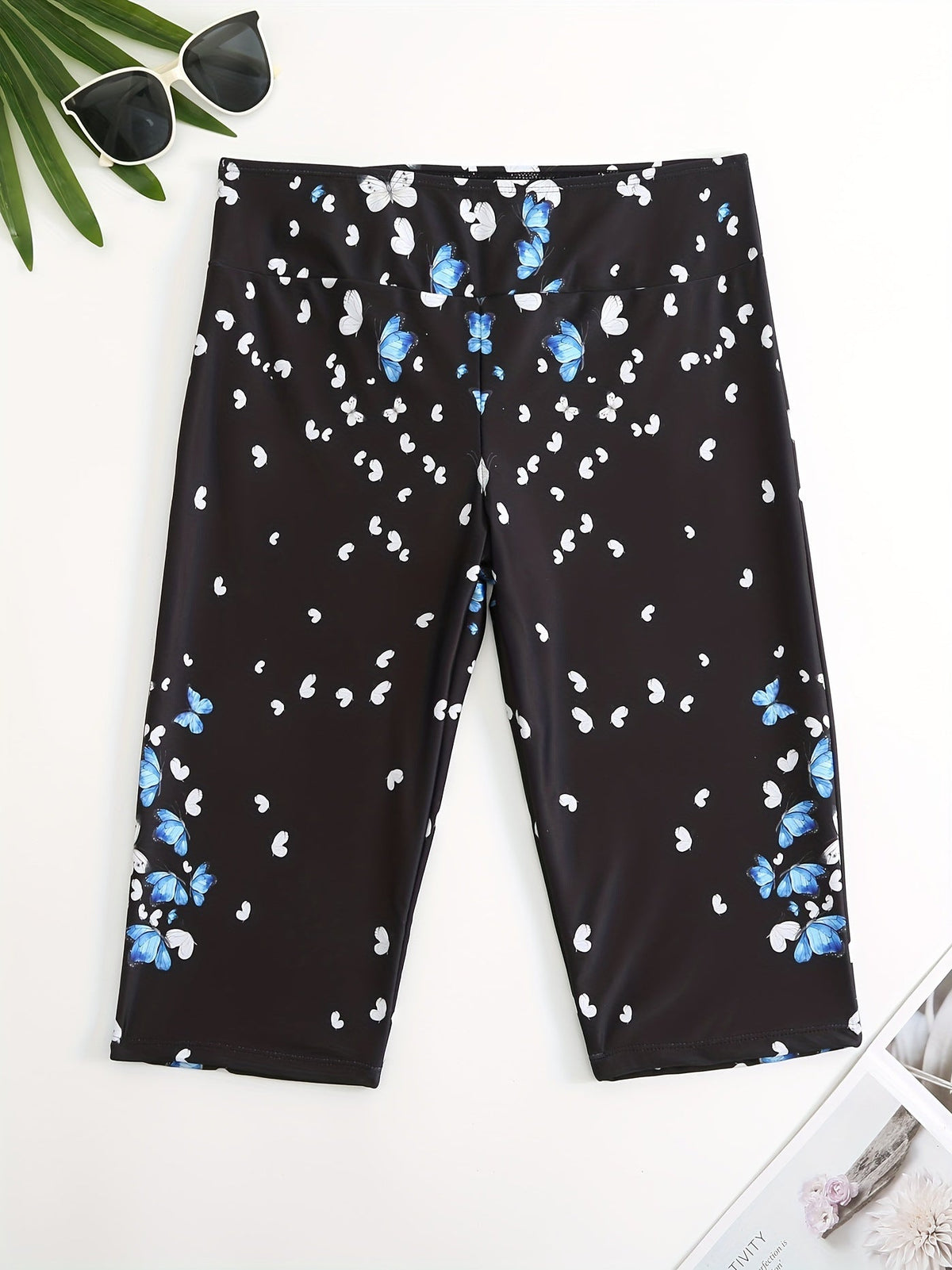 Sportliche Damen-Badeshorts mit Blumenmuster