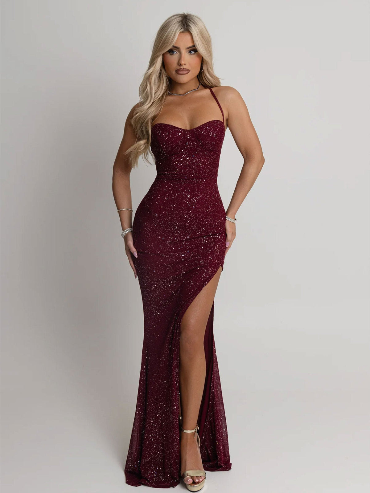 Damen Abendkleid mit schimmerndem Paillettenbesatz und verführerischem Schlitz EB