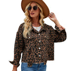 Damen Jeansjacke im angesagten Leo-Design mit oversized Schnitt EB
