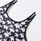 Verspieltes Damen-Strandoutfit mit fließendem Oberteil und Shorts