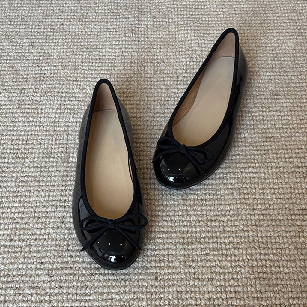 Damen Ballerina-Schuhe mit glänzender Oberfläche und verspieltem Schleifenakzent EB