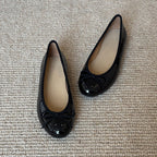 Damen Ballerina-Schuhe mit glänzender Oberfläche und verspieltem Schleifenakzent EB