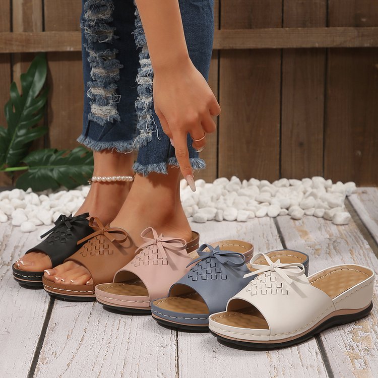 Damen Clogs mit raffiniertem Riemendesign und weicher Innensohle EB