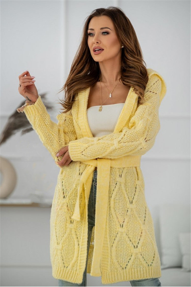 Damen Strickmantel mit Gürtel und modernem Zopfmuster EB