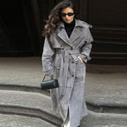 Damen Langer Trenchcoat aus weichem Wildlederimitat mit modischen Details EB