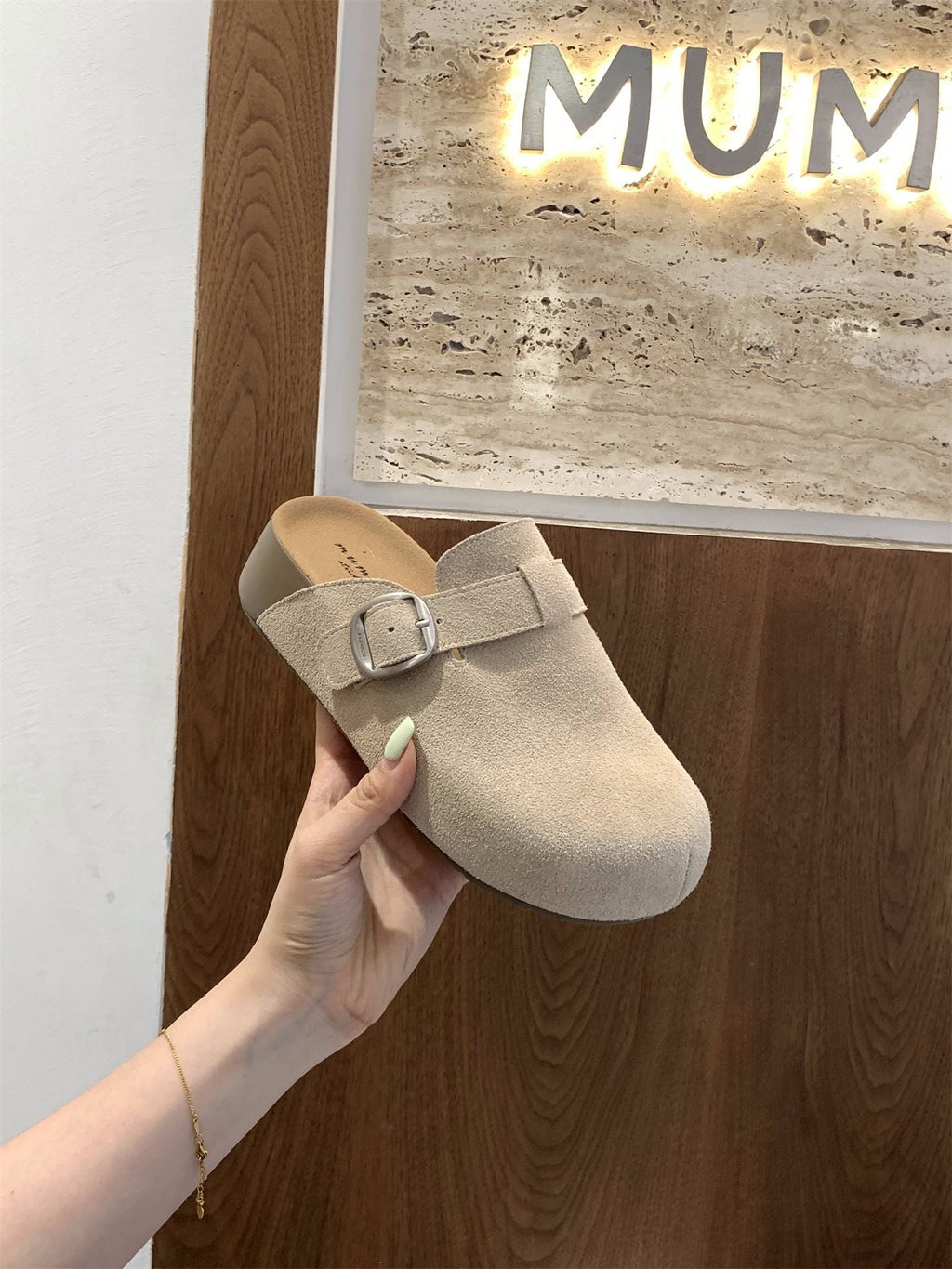 Damen bequeme Clogs mit dekorativem Schnallenverschluss und hochwertigem Veloursleder EB