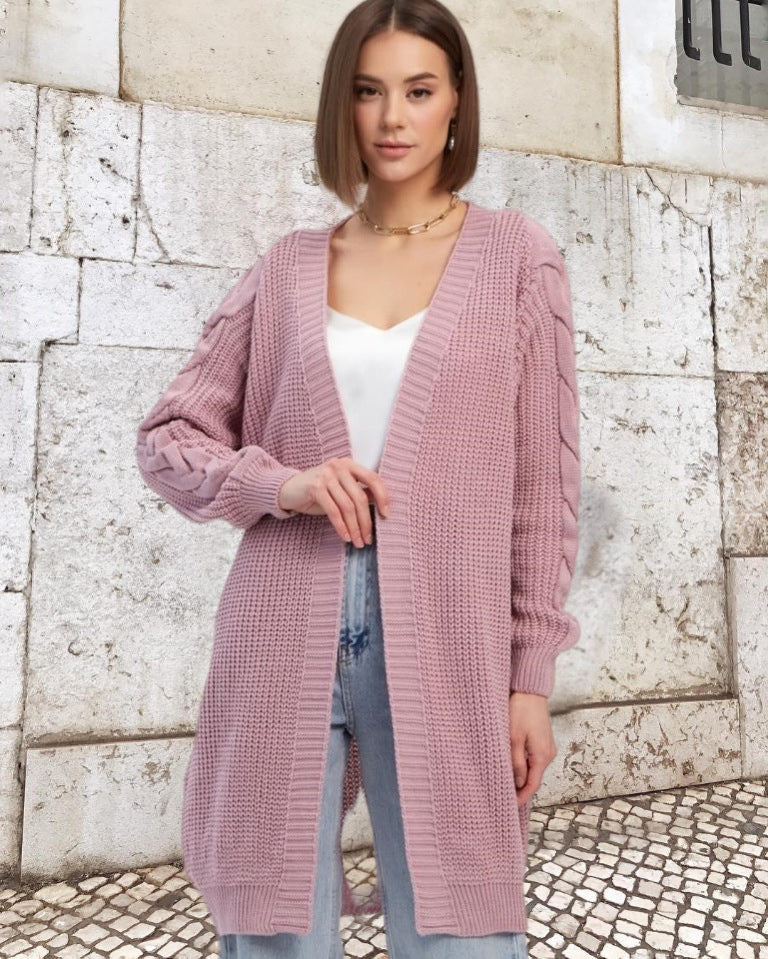 Damen Grobstrickmantel mit eleganten Zopfdetails und lässigem Schnitt EB