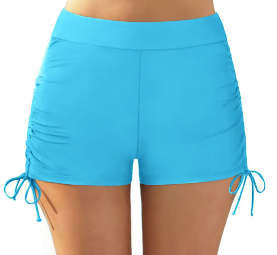 Figurschmeichelnde Badeshorts mit Raffung