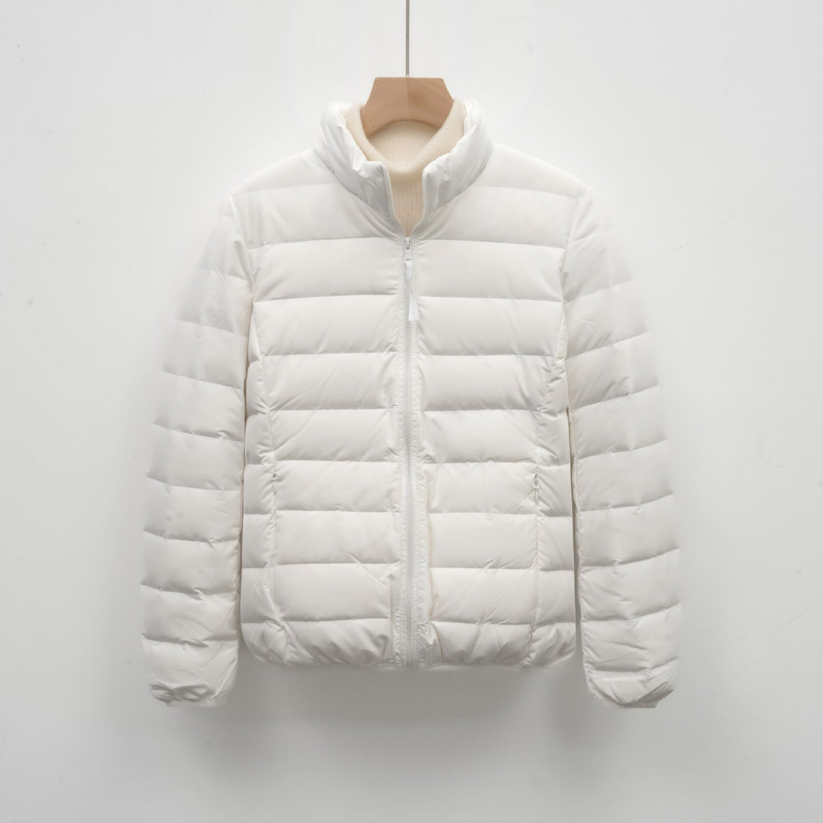 Damen Isolierte Steppjacke mit hohem Kragen und elastischen Bündchen EB