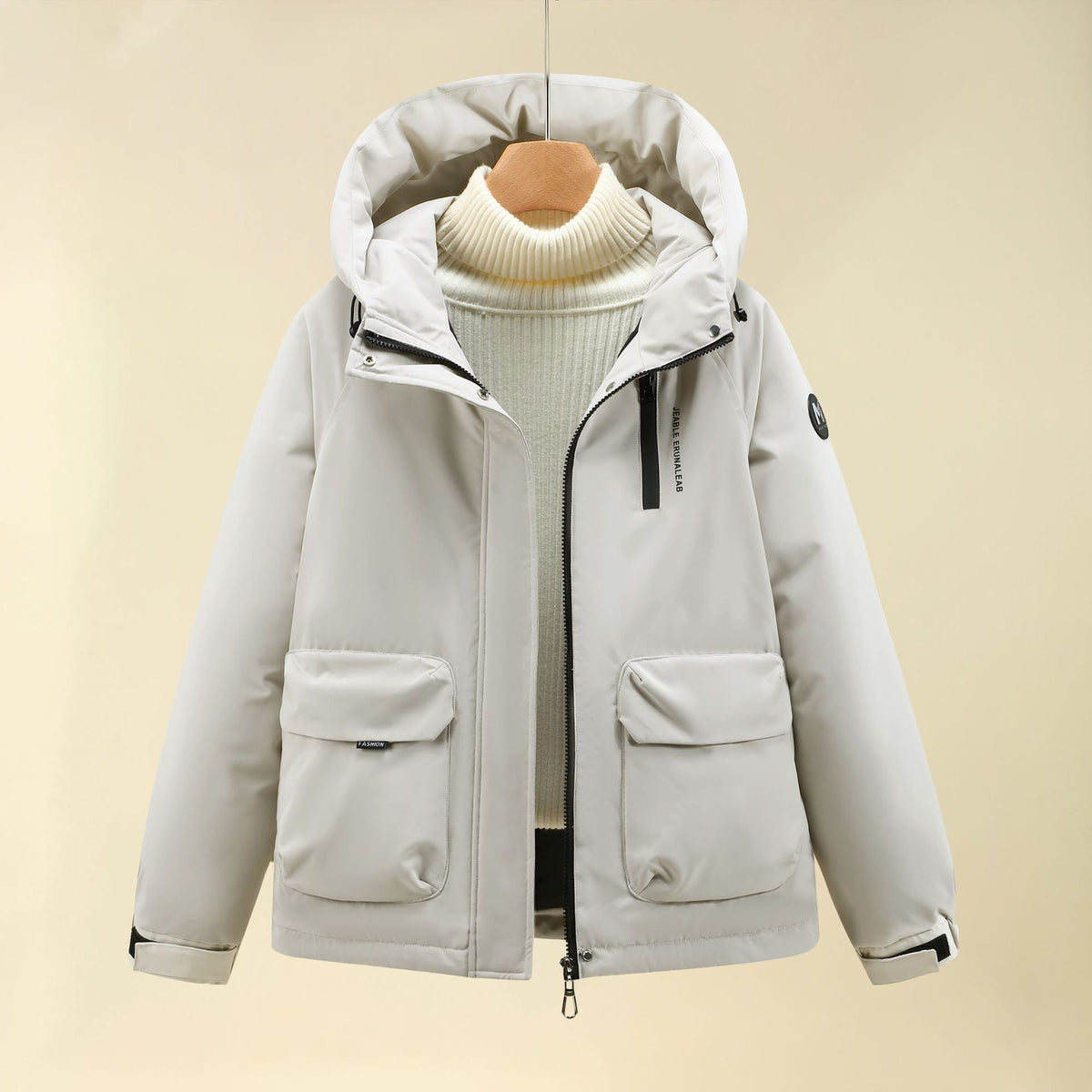 Damen Isolierte Outdoorjacke mit voluminösem Kapuzenkragen und praktischen Taschen EB