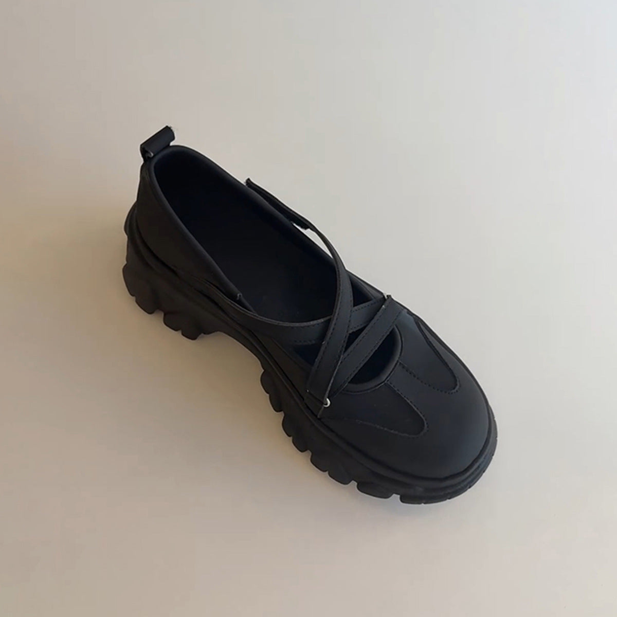 Damen Bequeme Slipper mit stylischem Kreuzband und dicker Profilsohle EB