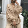 Damen Grobstrickjacke mit voluminösen Ärmeln und Knopfdetails EB