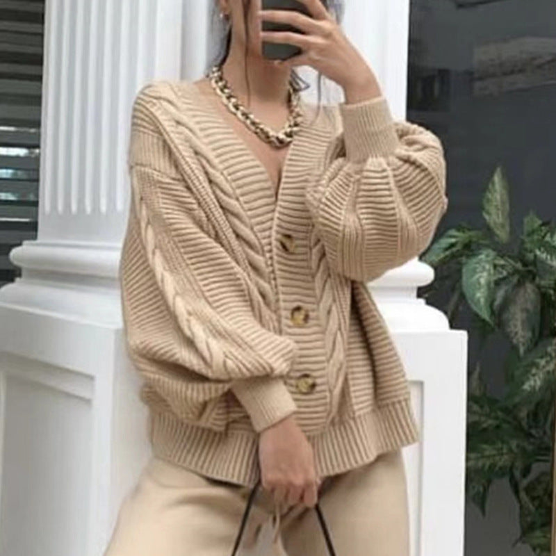 Damen Grobstrickjacke mit voluminösen Ärmeln und Knopfdetails EB
