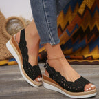 Damen komfortable Wedge-Sandalen mit floralem Cut-Out-Design EB