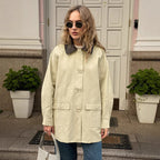 Damen Urbaner Utility-Mantel mit kontrastierendem Kragen und praktischen Taschen EB