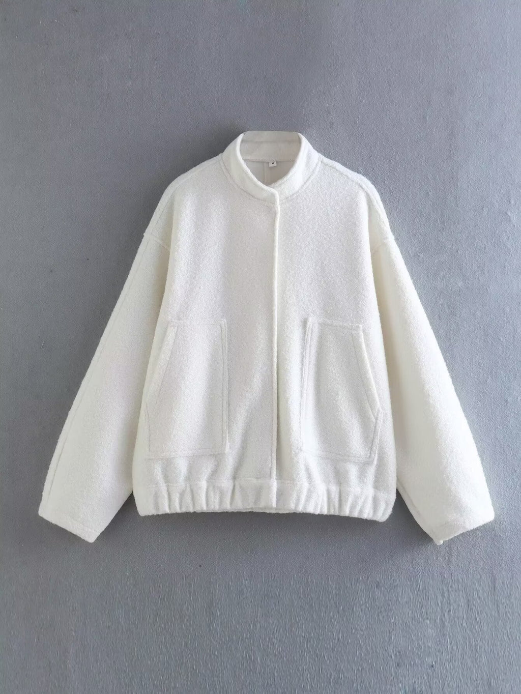 Damen gemütliche Sweatjacke mit hoher Kragenform und praktischen Taschen EB