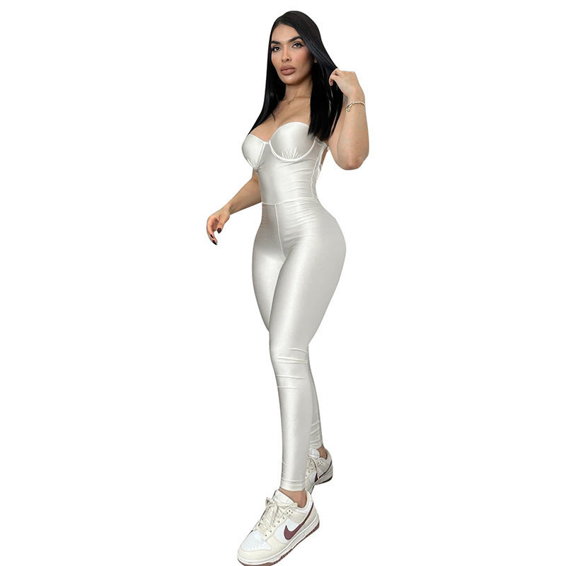 Damen Figurbetonter Jumpsuit mit trägerlosem Design und glänzender Oberfläche EB