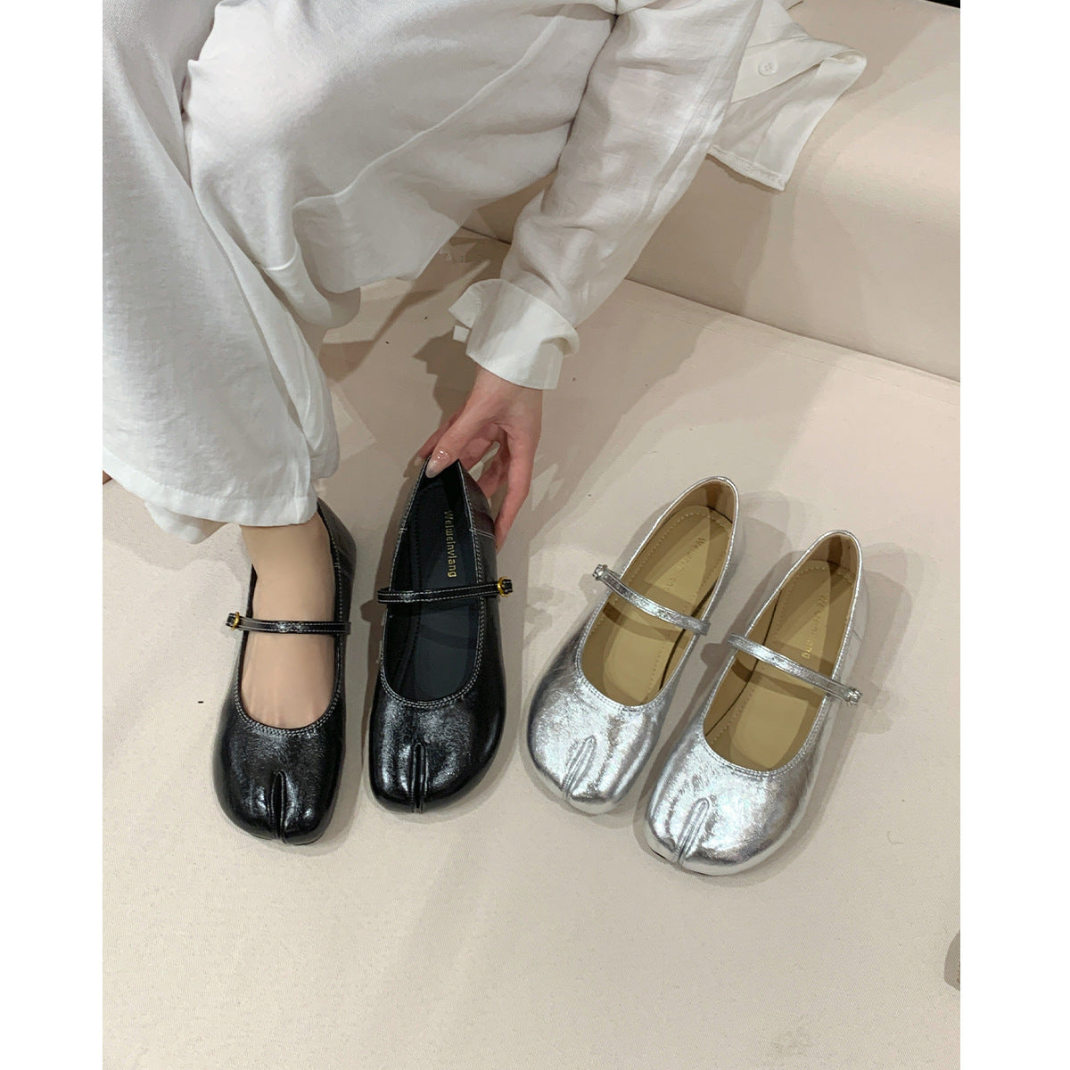 Damen Ballerinas mit schimmerndem Effekt und elegantem Riemen EB