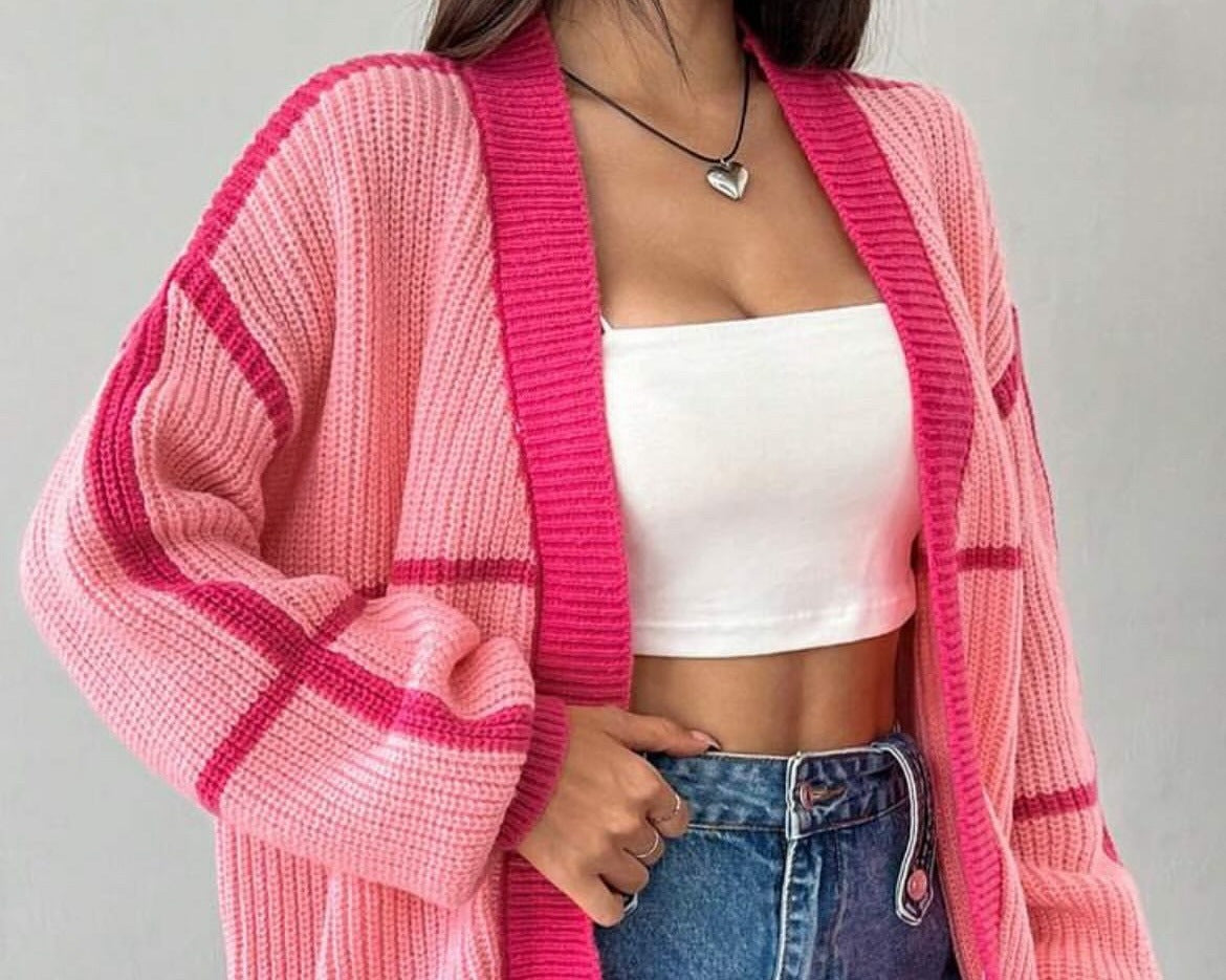 Damen Grobstrickjacke mit weit geschnittenen Ärmeln und auffälligem Design EB