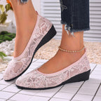 Damen Ballerinas mit filigranem Spitzenbesatz und rutschfester Sohle EB