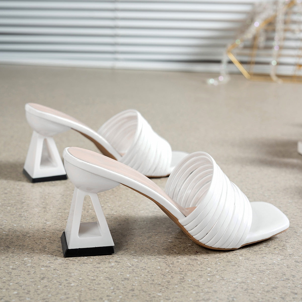 Damen Chunky Absatzsandalen mit elegantem Riemen und modischem Design EB