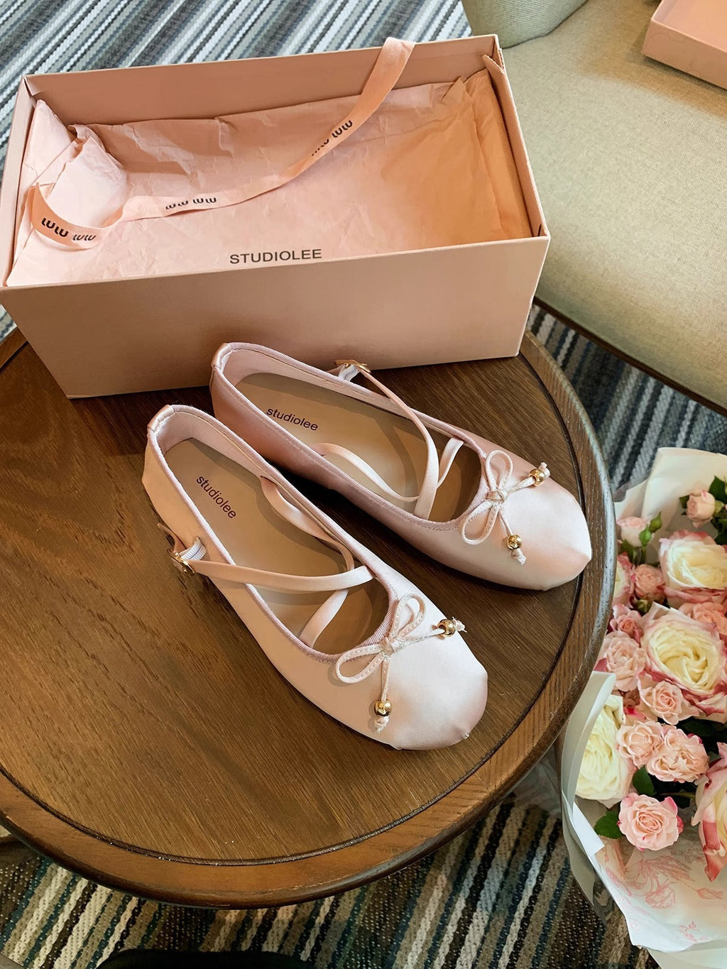 Damen Ballerinas mit feinen Riemen und charmantem Schleifendetail EB