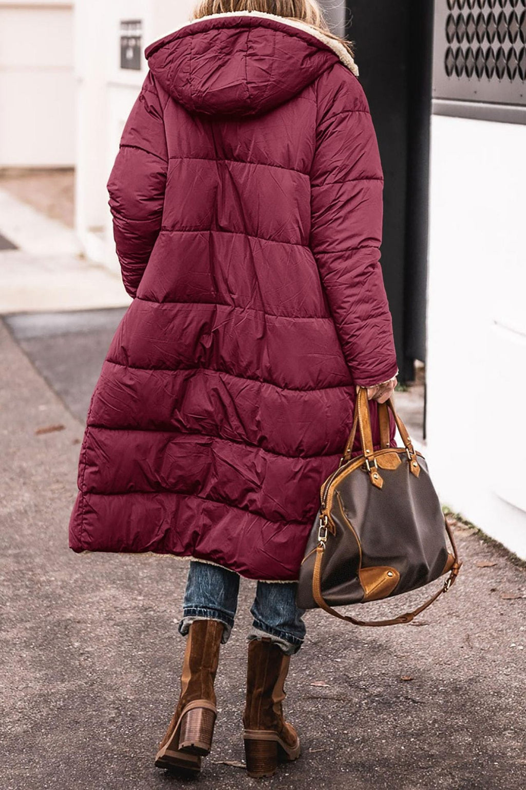 Damen lange, gefütterte Winterjacke mit Kapuze und stylischem Schnitt EB