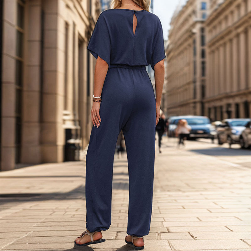 Lässiger Damen-Jumpsuit mit Taillensmock, kurzen Fledermausärmeln und elastischen Beinabschlüssen