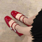 Damen elegante Ballerinas mit modischen Querriemchen und funkelnden Schmuckdetails EB