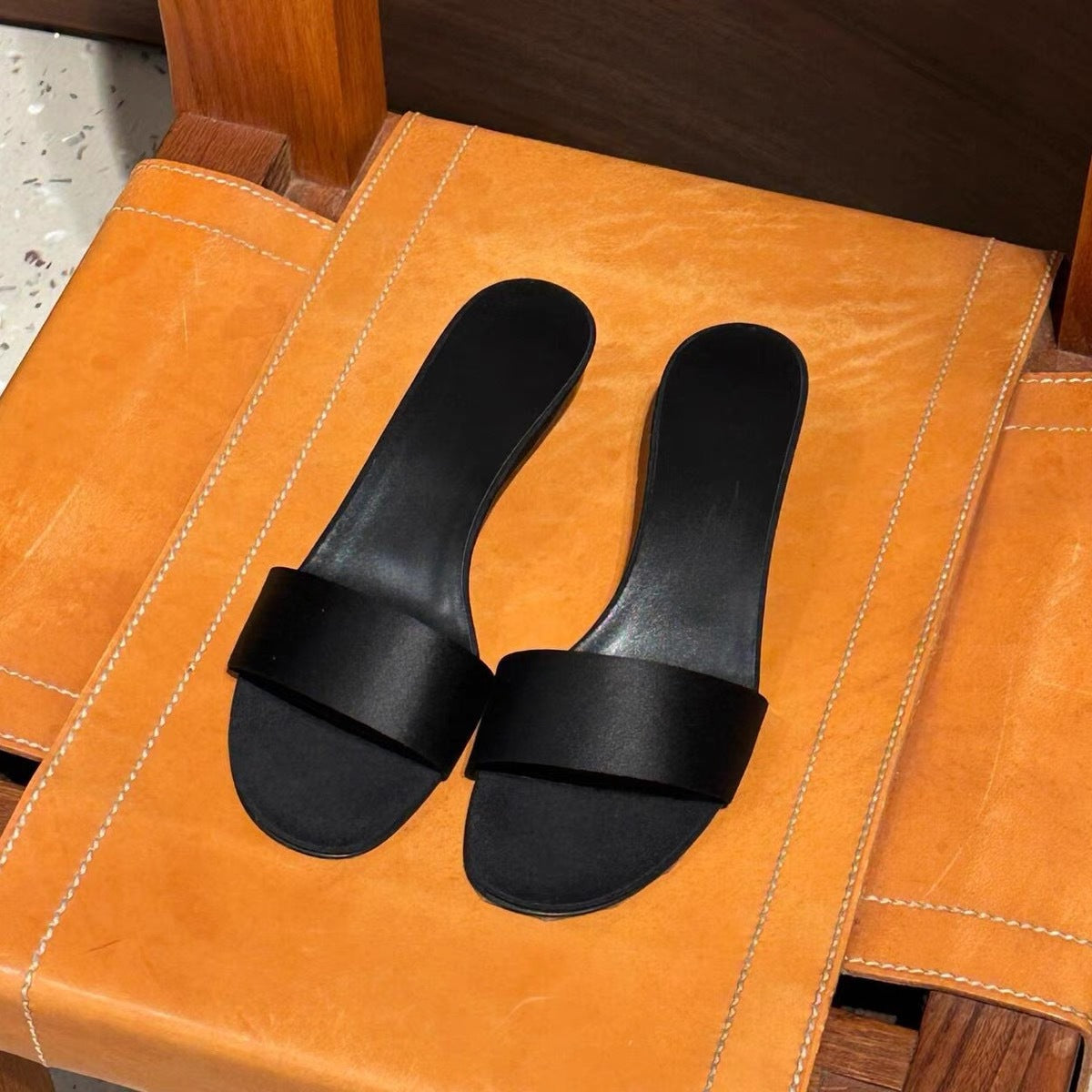 Damen Bequeme Slides mit breitem Riemendesign EB