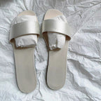 Damen Bequeme Slides mit breitem Riemendesign EB