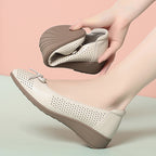 Damen Ballerinas mit perforierter Oberfläche und komfortablem Blockabsatz EB