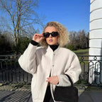 Damen gemütliche Sweatjacke mit hoher Kragenform und praktischen Taschen EB