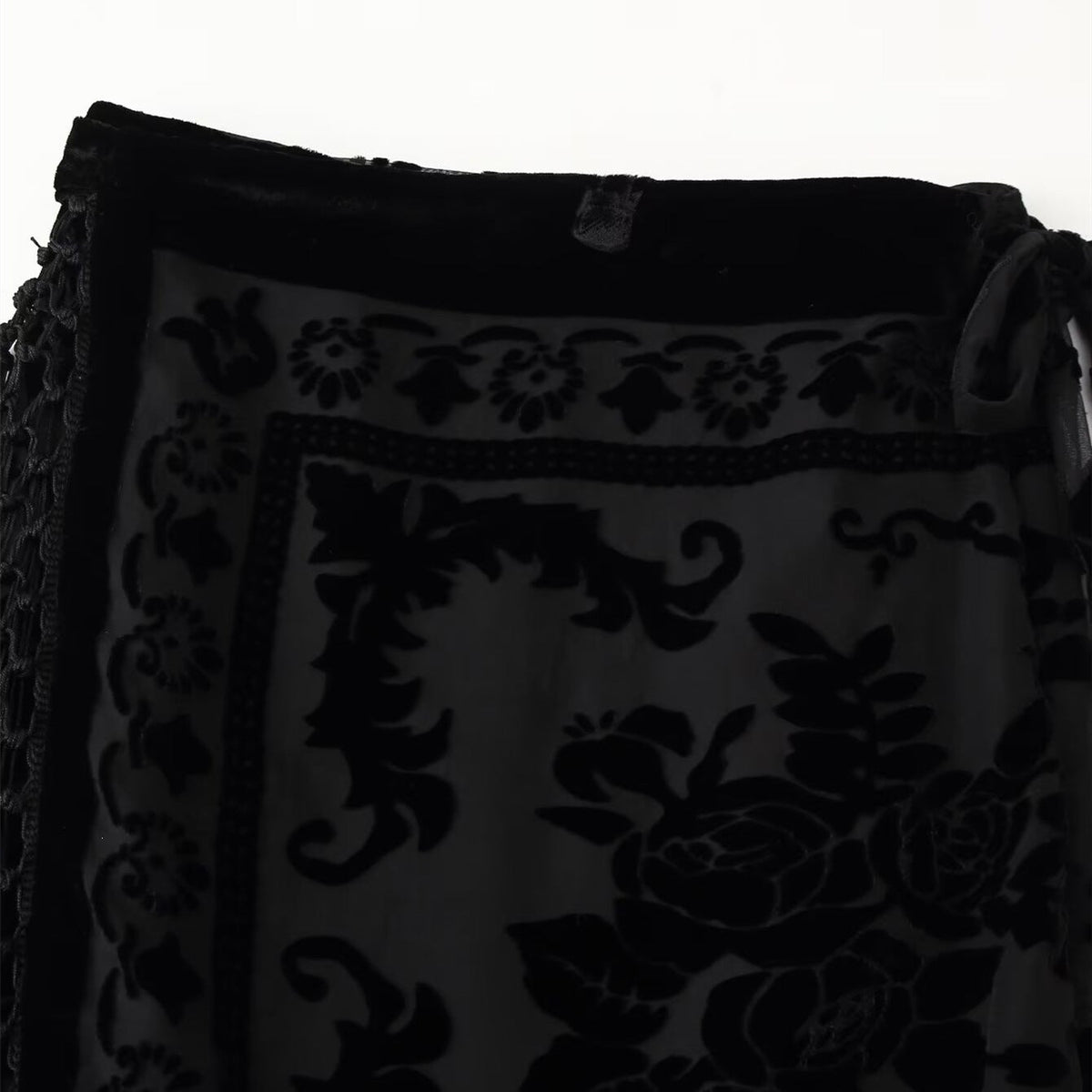 Damen eleganter Samtrock mit fransenverzierten Details und seitlichem Bindegürtel EB