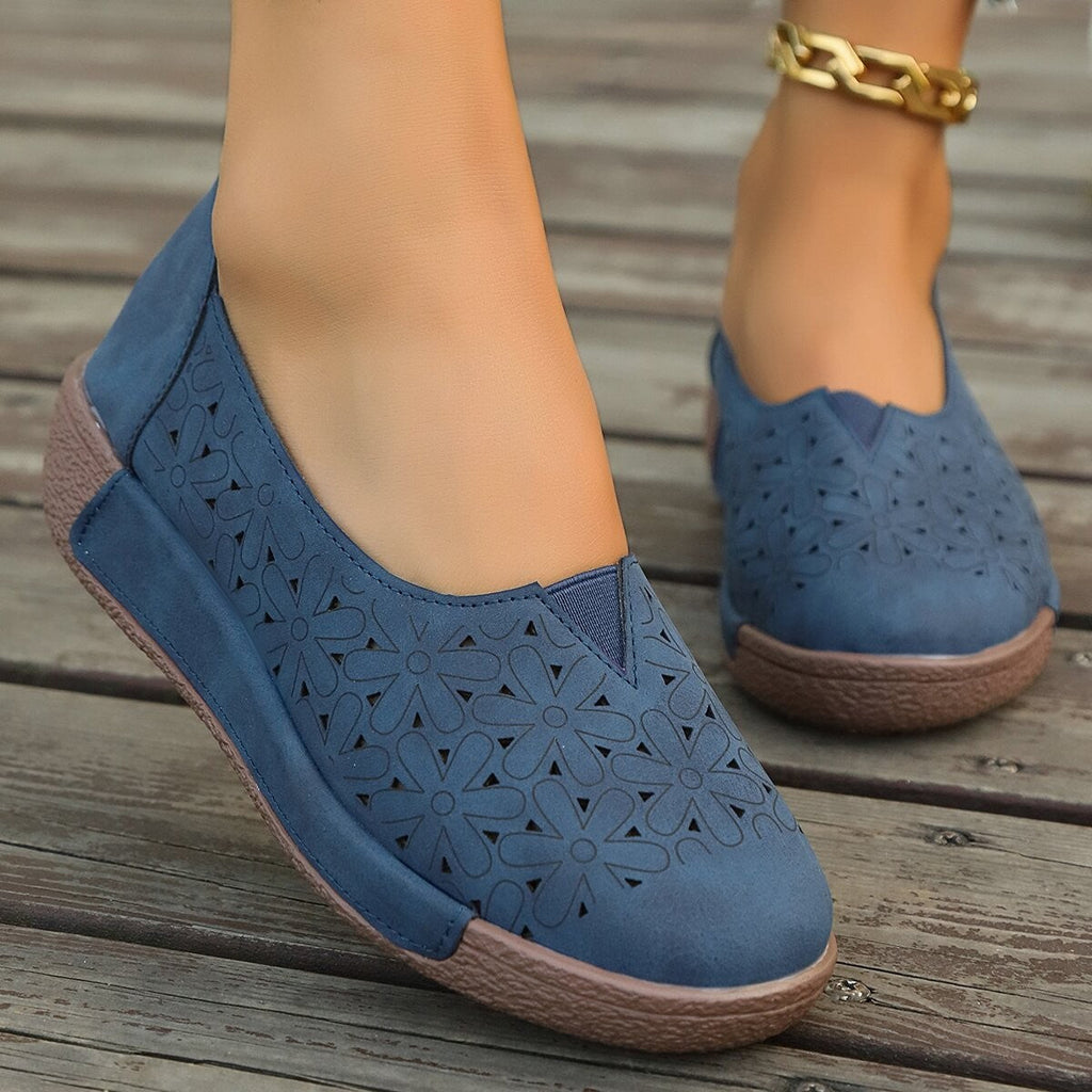 Damen Bequeme Mokassins mit floralem Lochdesign EB
