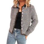 Damen gestrickte Kurzjacke mit modischem Streifenmuster und fluffigen Knöpfen EB
