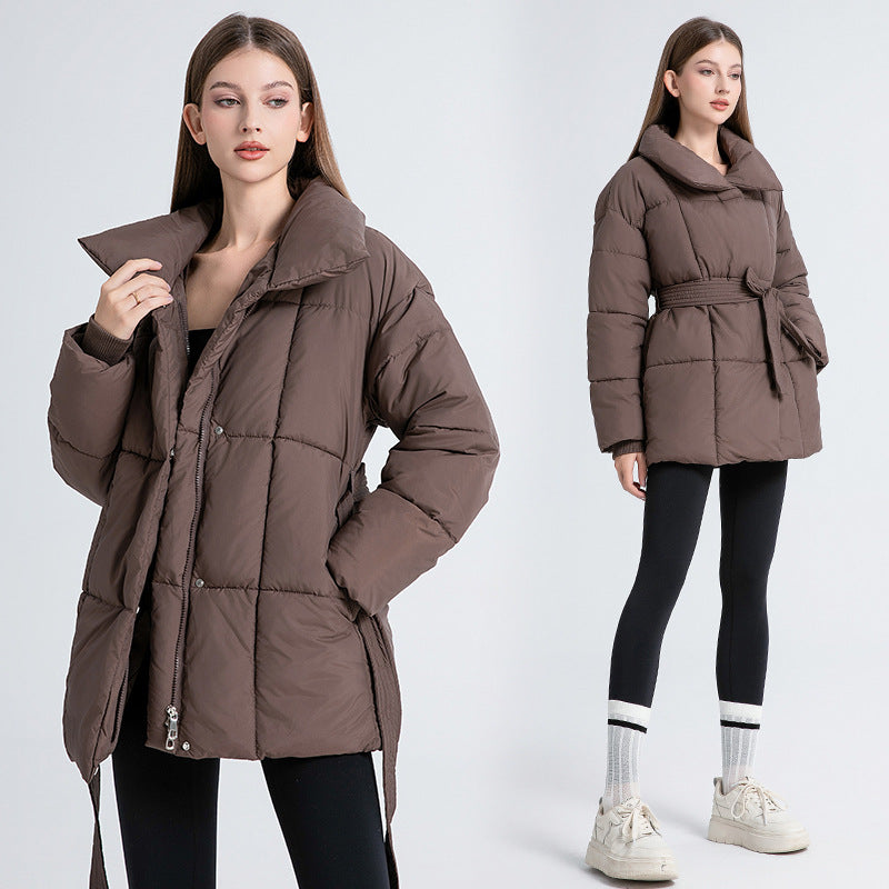 Damen Komfortable und elegante Pufferjacke mit Gürtel und hohem Kragen EB