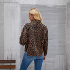 Damen Jeansjacke im angesagten Leo-Design mit oversized Schnitt EB