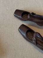 Damen Ballerinas mit einzigartigem Quadratzehen-Design und verstellbarem Riemen EB