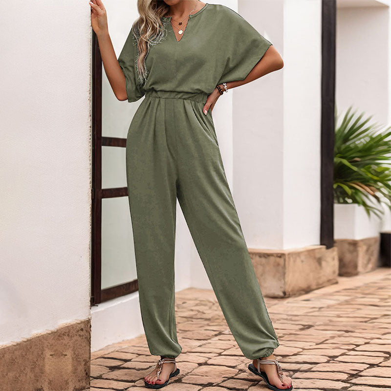 Lässiger Damen-Jumpsuit mit Taillensmock, kurzen Fledermausärmeln und elastischen Beinabschlüssen
