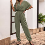 Lässiger Damen-Jumpsuit mit Taillensmock, kurzen Fledermausärmeln und elastischen Beinabschlüssen
